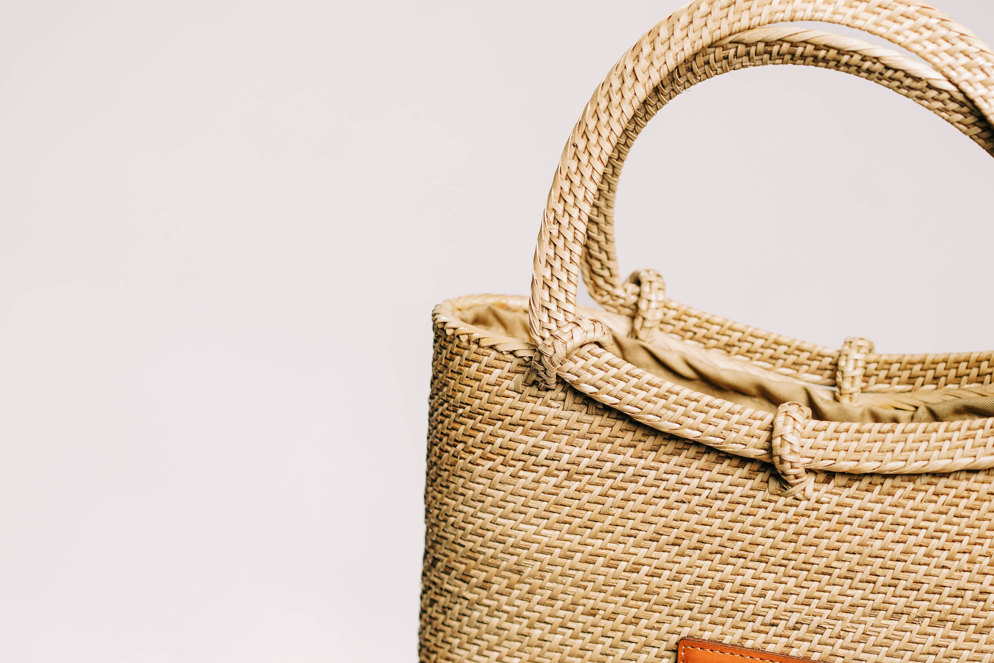 Maddy Lí Sinag handbag macro weaving close up view